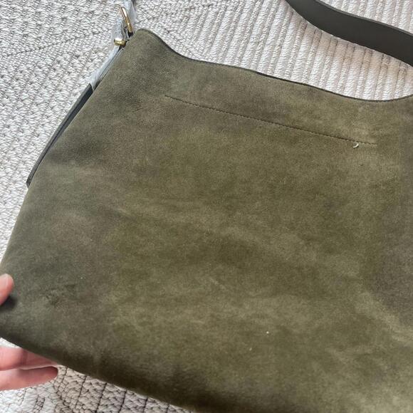 Madewell The Essential Bucket Tote in Green Suede - Picture 6 of 9